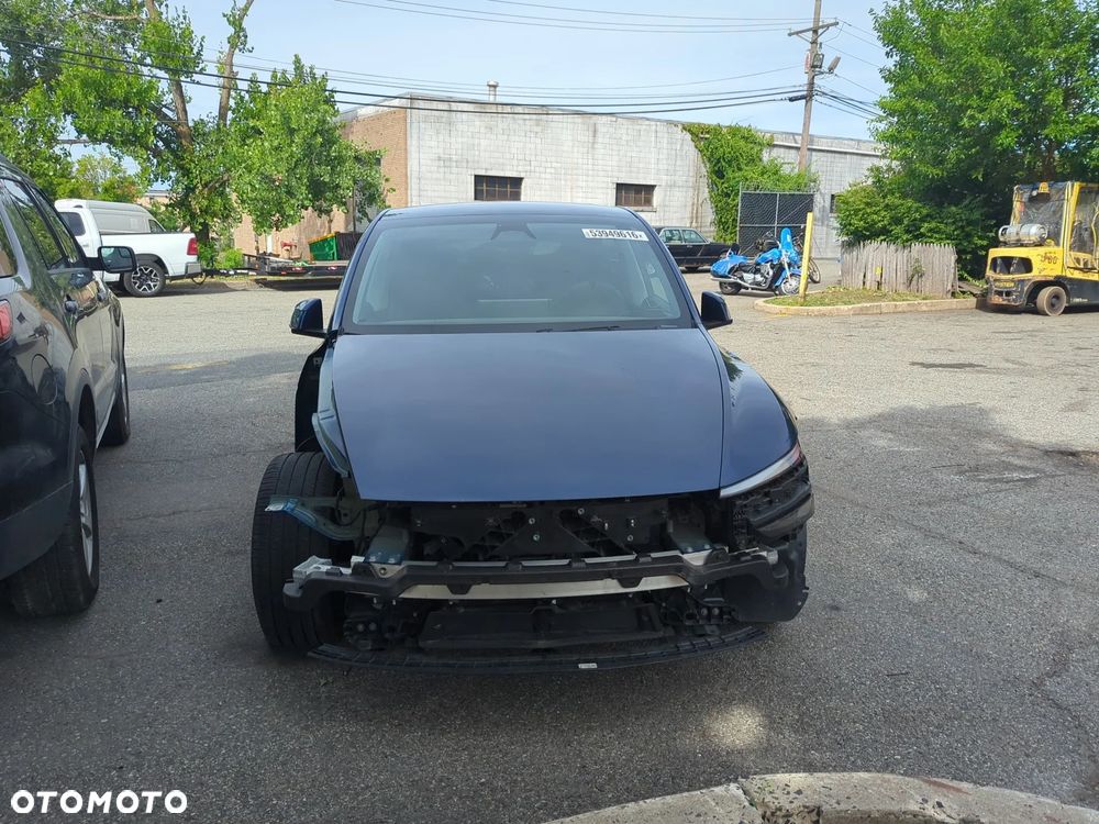 Tesla Model Y - 2