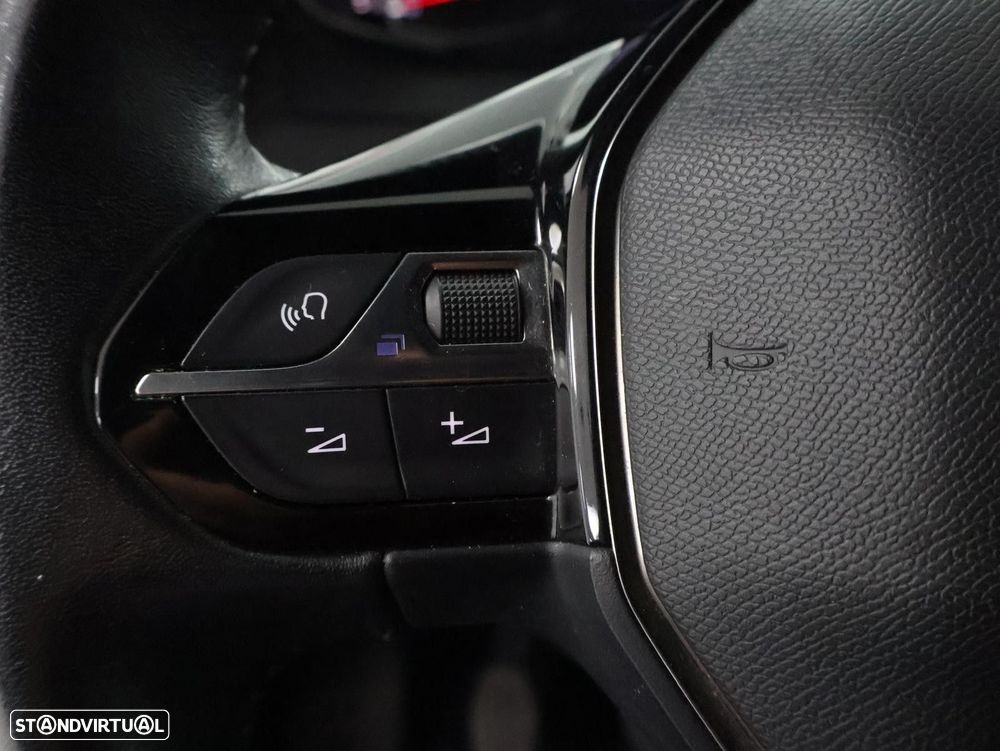 Peugeot 2008 1.2 PureTech Allure - 16