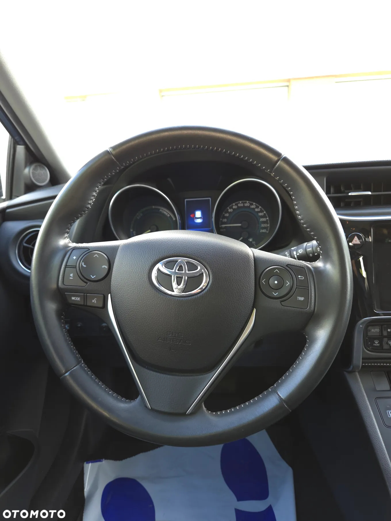 Toyota Auris Hybrid 135 Premium - 8