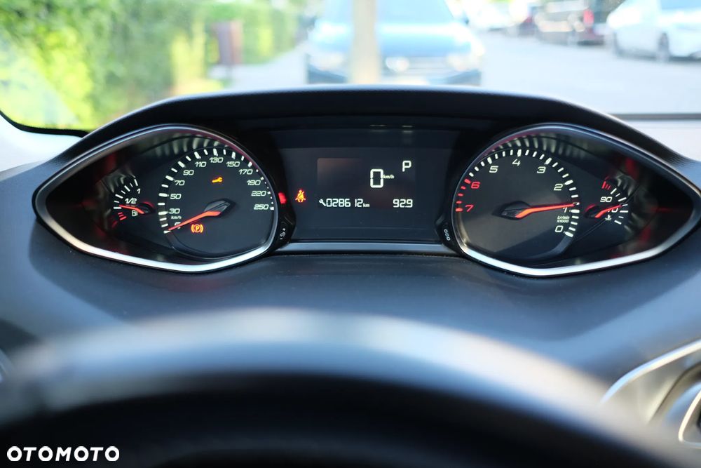 Peugeot 308 1.2 PureTech Active S&S EAT6 - 8