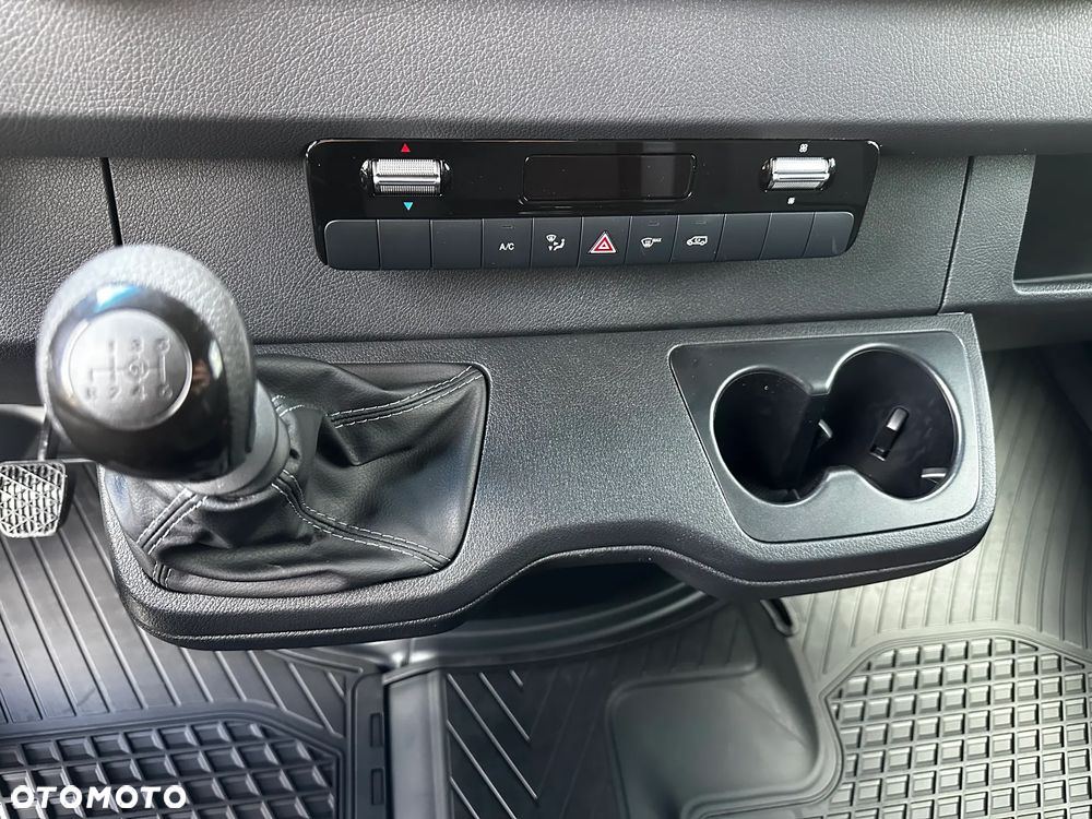 Mercedes-Benz Sprinter - 19