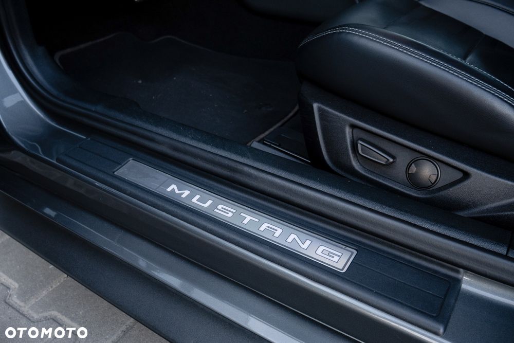 Ford Mustang - 25