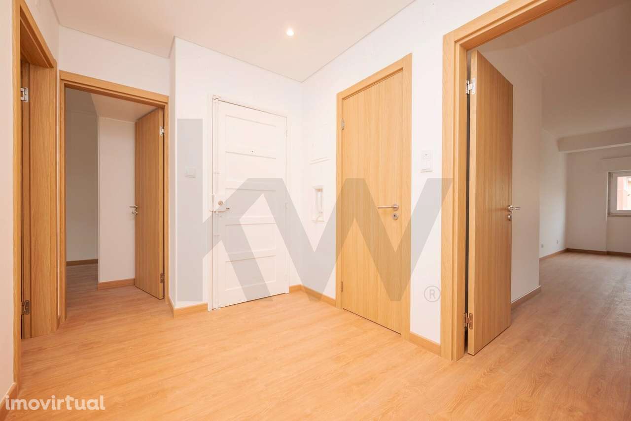 T2 Renovado para arrendamento em S. João do Estoril – Pronto a Estrear - Grande imagem: 2/27