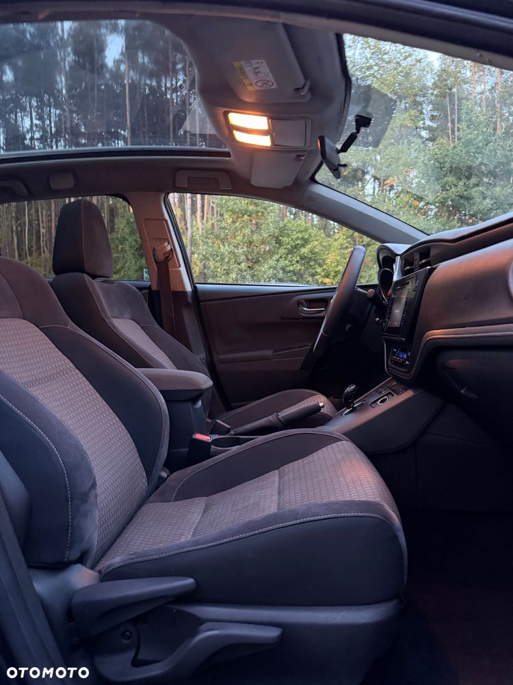 Toyota Auris 1.8 HSD Luna - 24