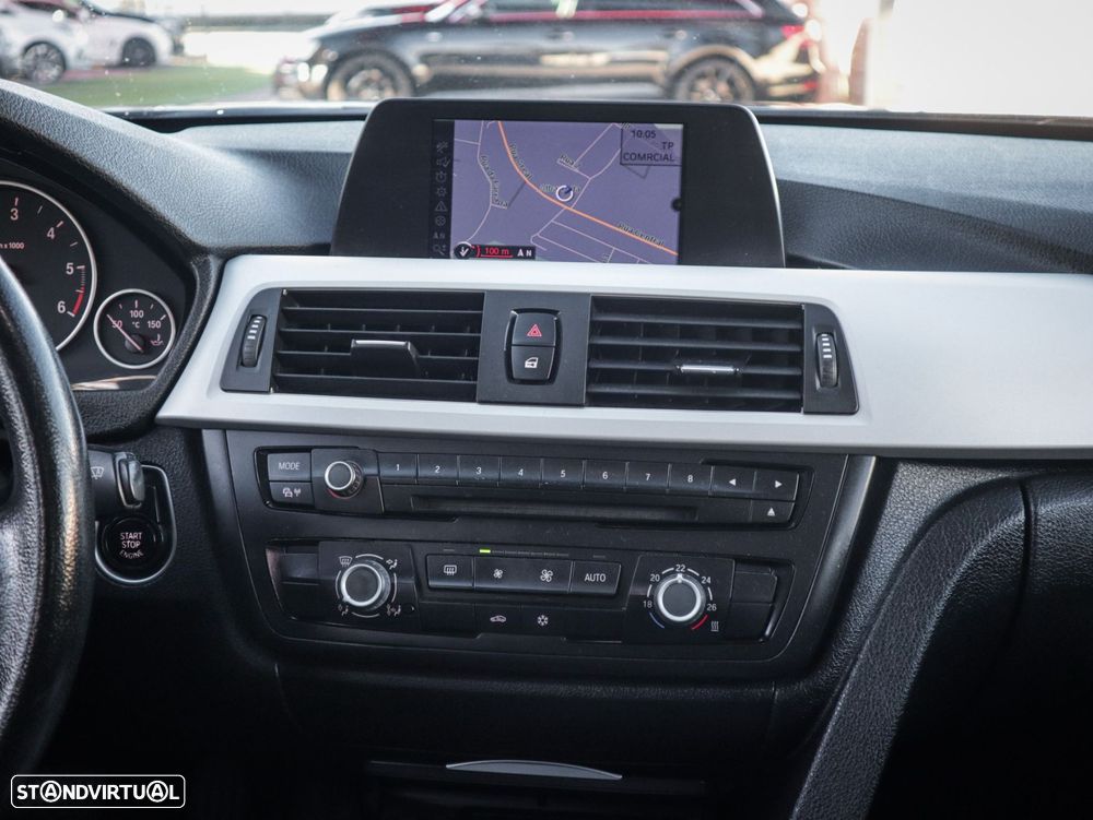 BMW 320 d EfficientDynamics Auto Line Sport - 29