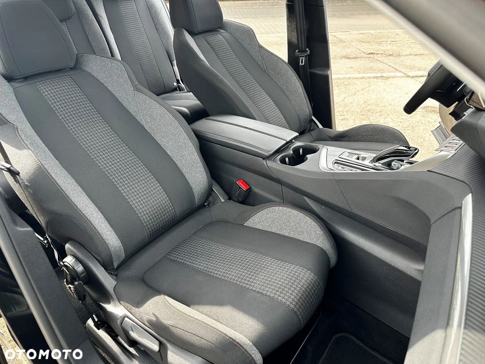 Peugeot 5008 1.2 PureTech Active S&S EAT6 - 22