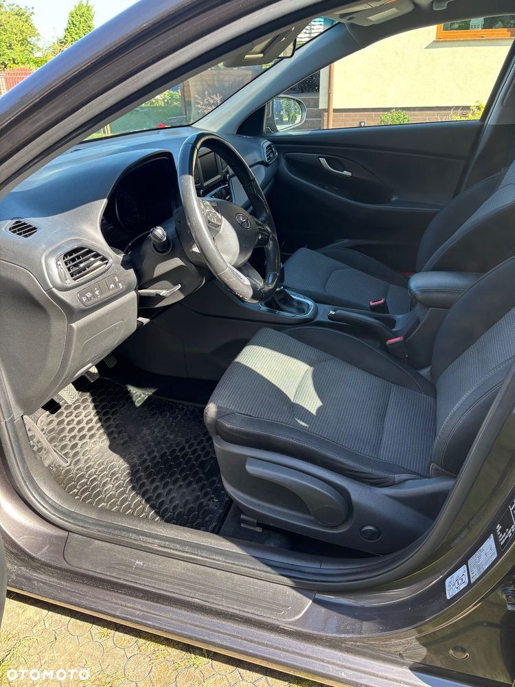 Hyundai i30 1.6 D Classic + - 12