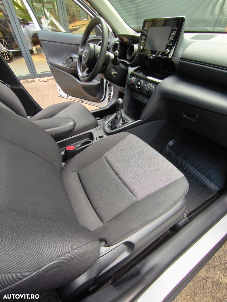Toyota Yaris 1.5 L Active - 12