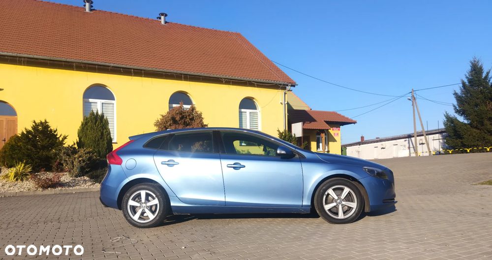 Volvo V40 T2 Momentum - 4