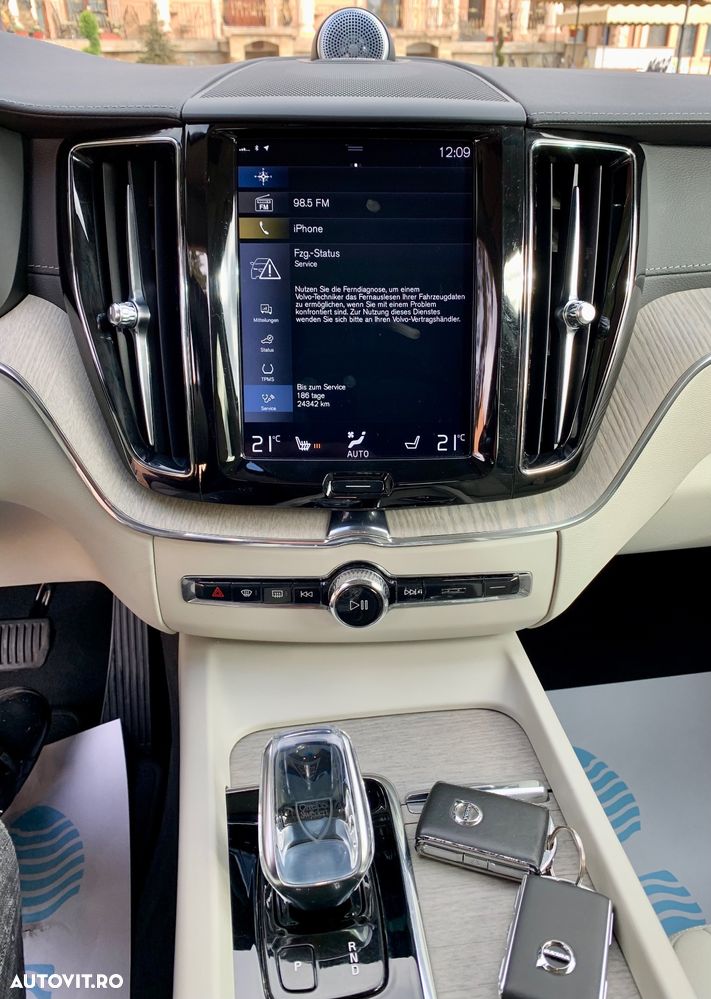 Volvo XC 60 T8 Twin Engine AWD Inscription - 28