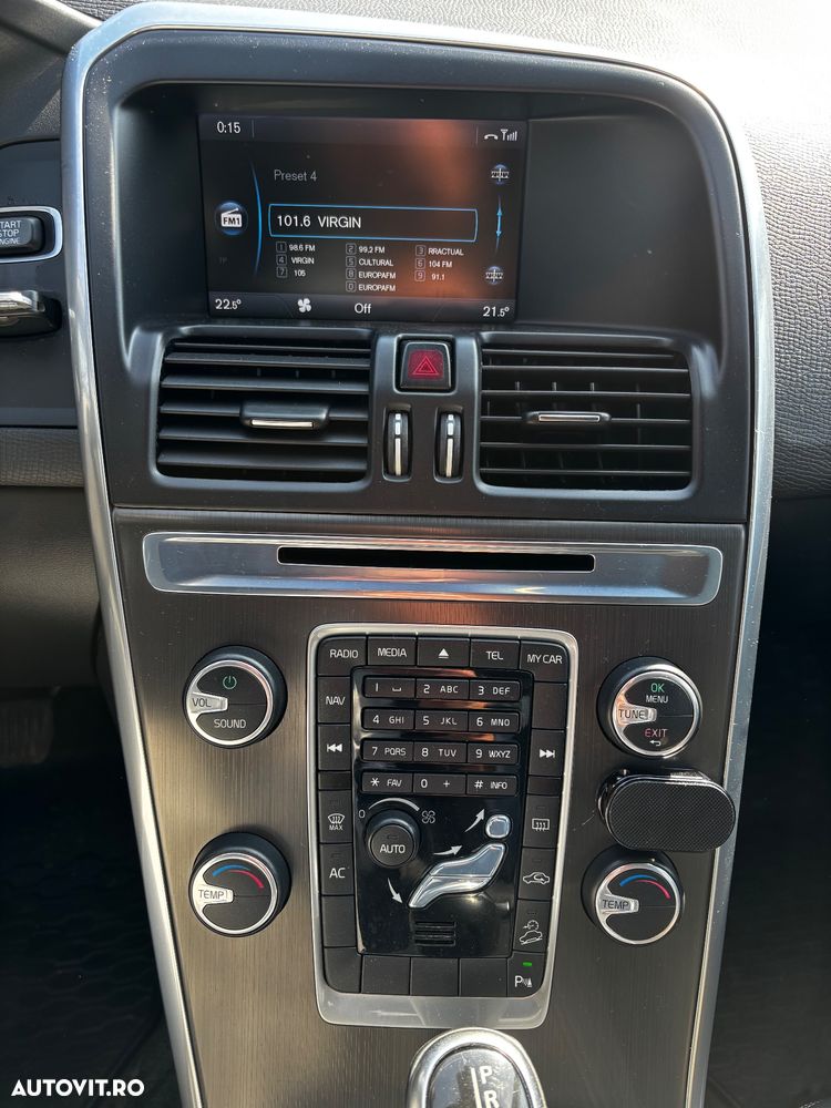 Volvo XC 60 D5 AWD Geartronic Momentum - 9