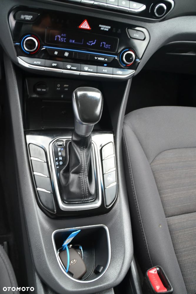 Hyundai IONIQ - 37