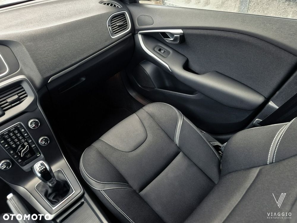 Volvo V40 T2 Momentum - 13