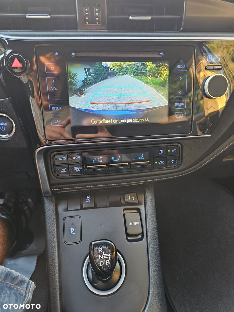 Toyota Auris - 16