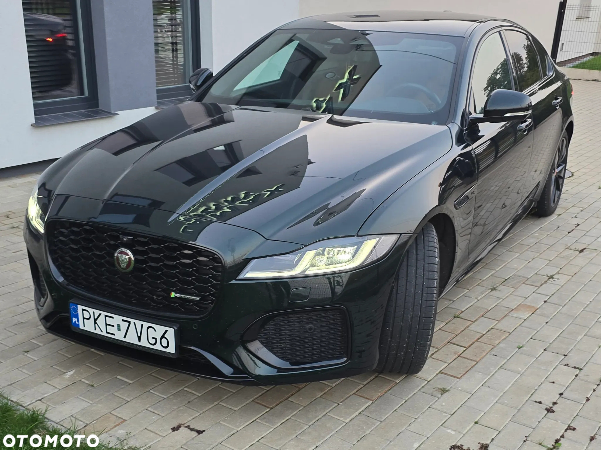 Jaguar XF 2.0 P250 R-Dynamic Black - 2