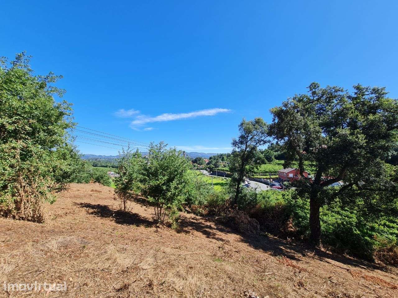 Vende-se 8000m2 de terreno com área de construção para moradia - Grande imagem: 2/5