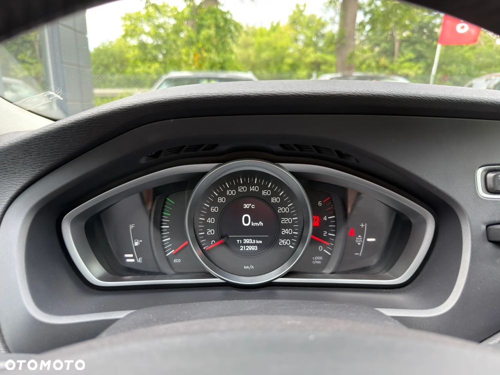 Volvo V40 D2 R-Design Momentum - 31