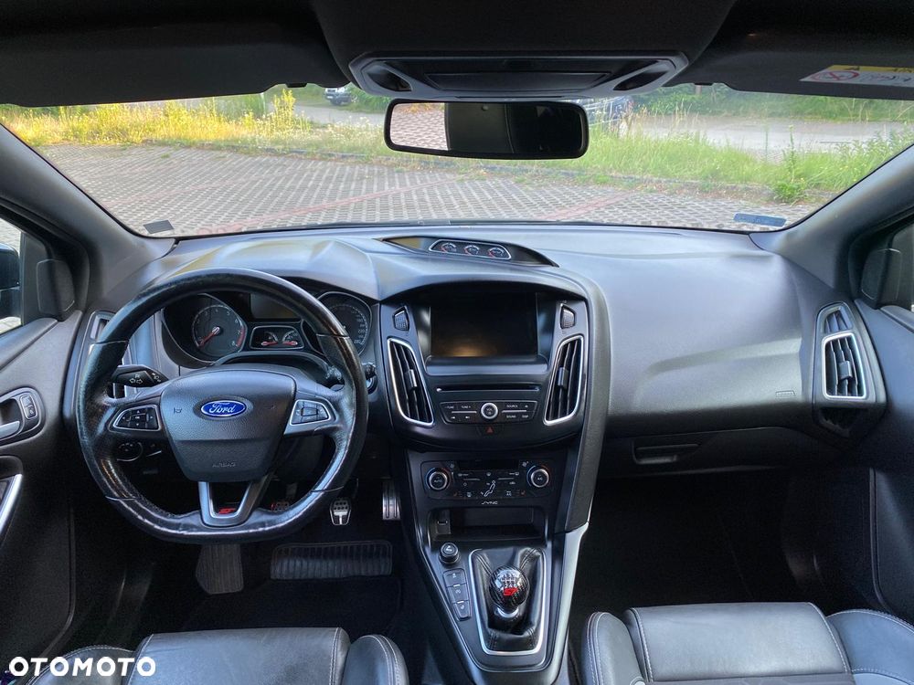 Ford Focus 2.0 EcoBoost ST-2 - 9