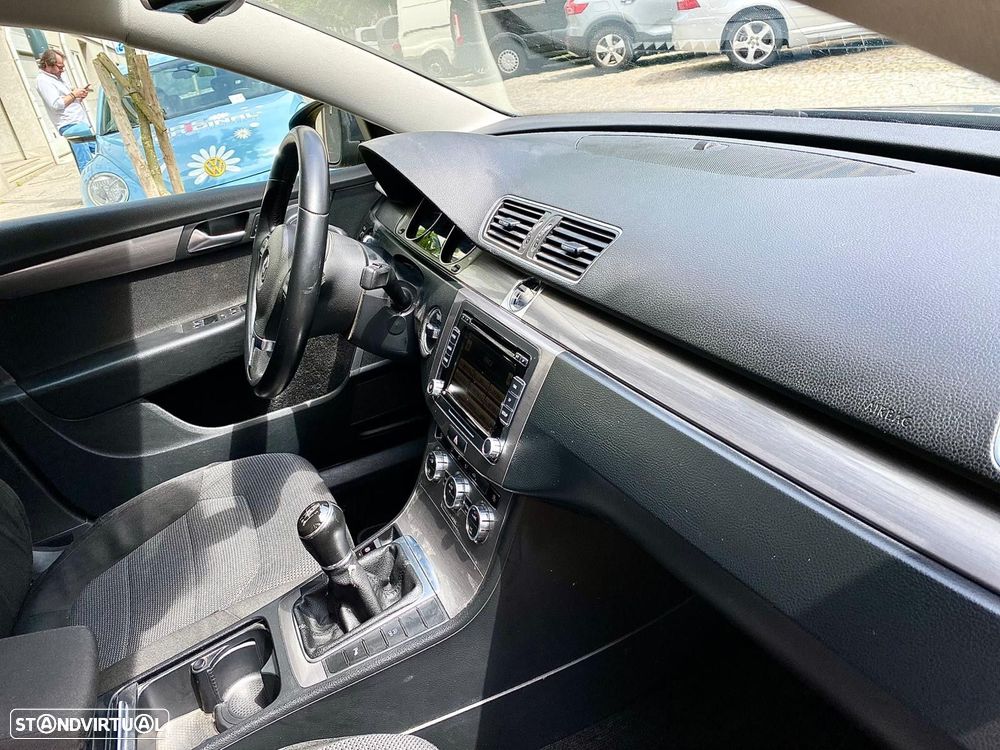 VW Passat 1.6 TDI BlueMotion - 24