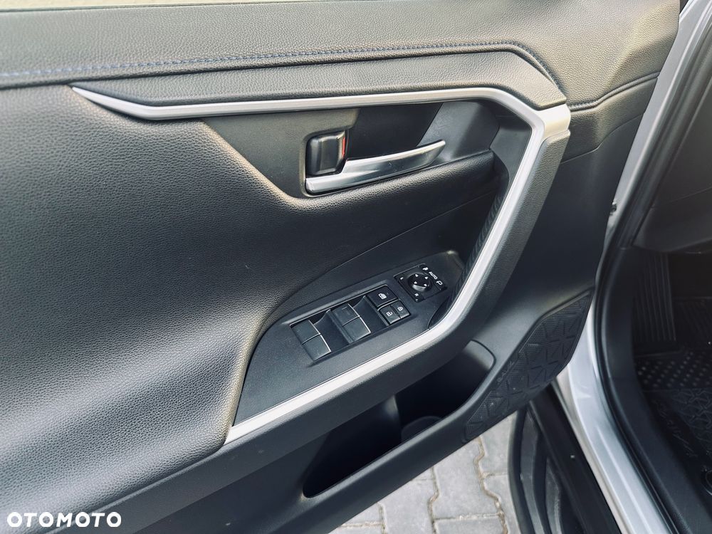 Toyota RAV4 2.5 Hybrid Black Edition by JBL 4x4 - 9