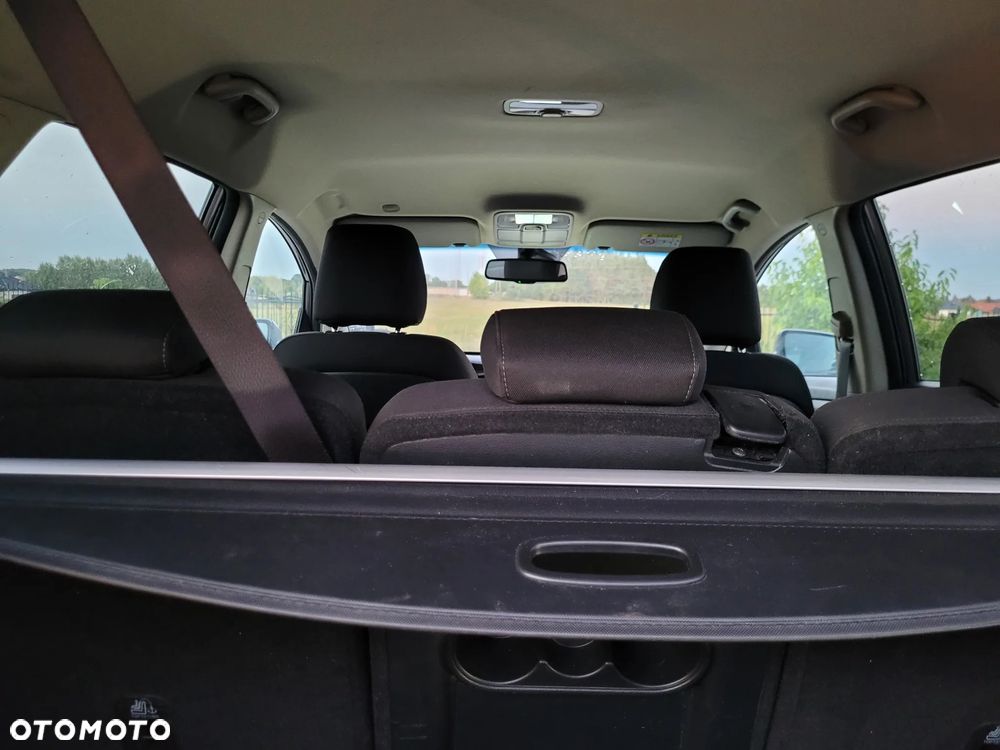 Kia Carens 1.6 GDI Dream Team Edition - 28