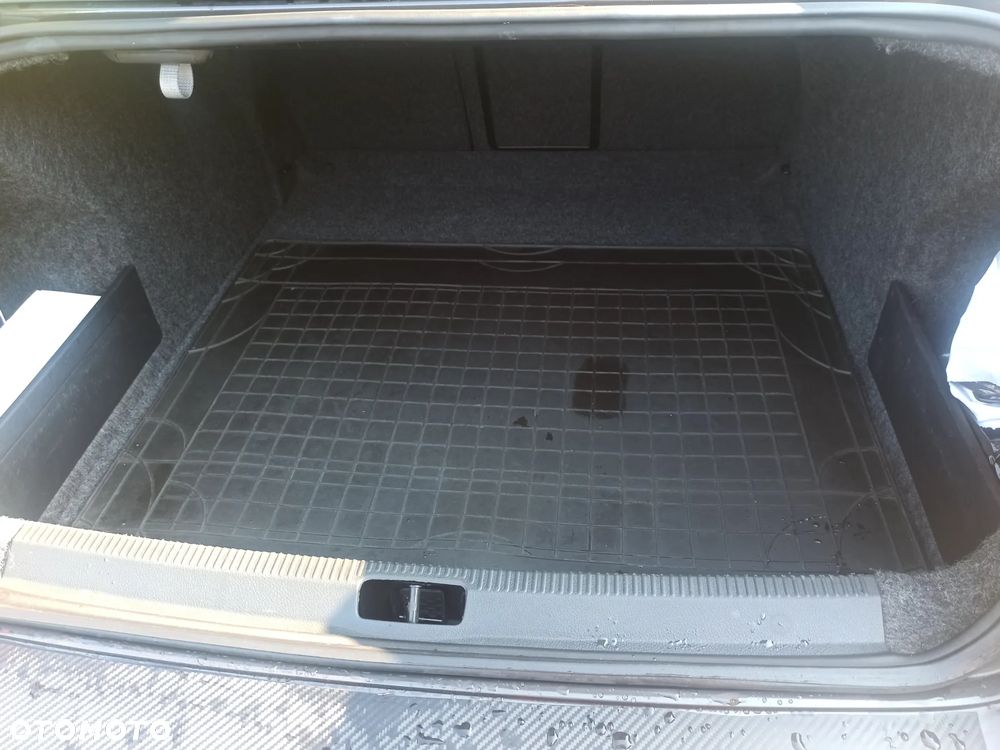 Volkswagen Passat 2.0 TDI Comfortline - 9