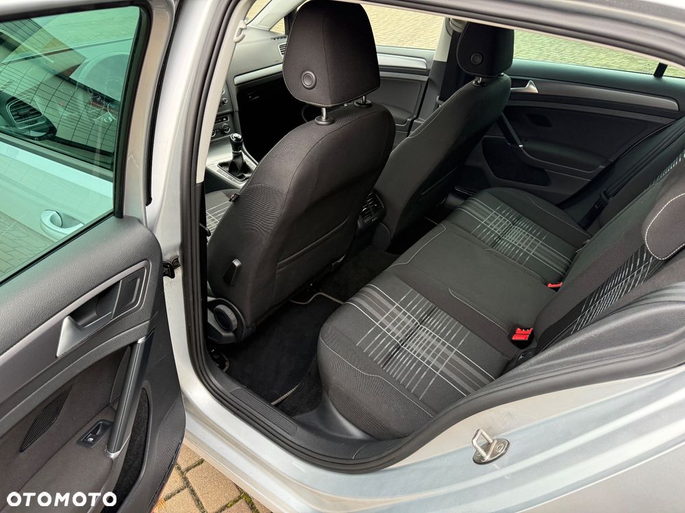 Volkswagen Golf - 20