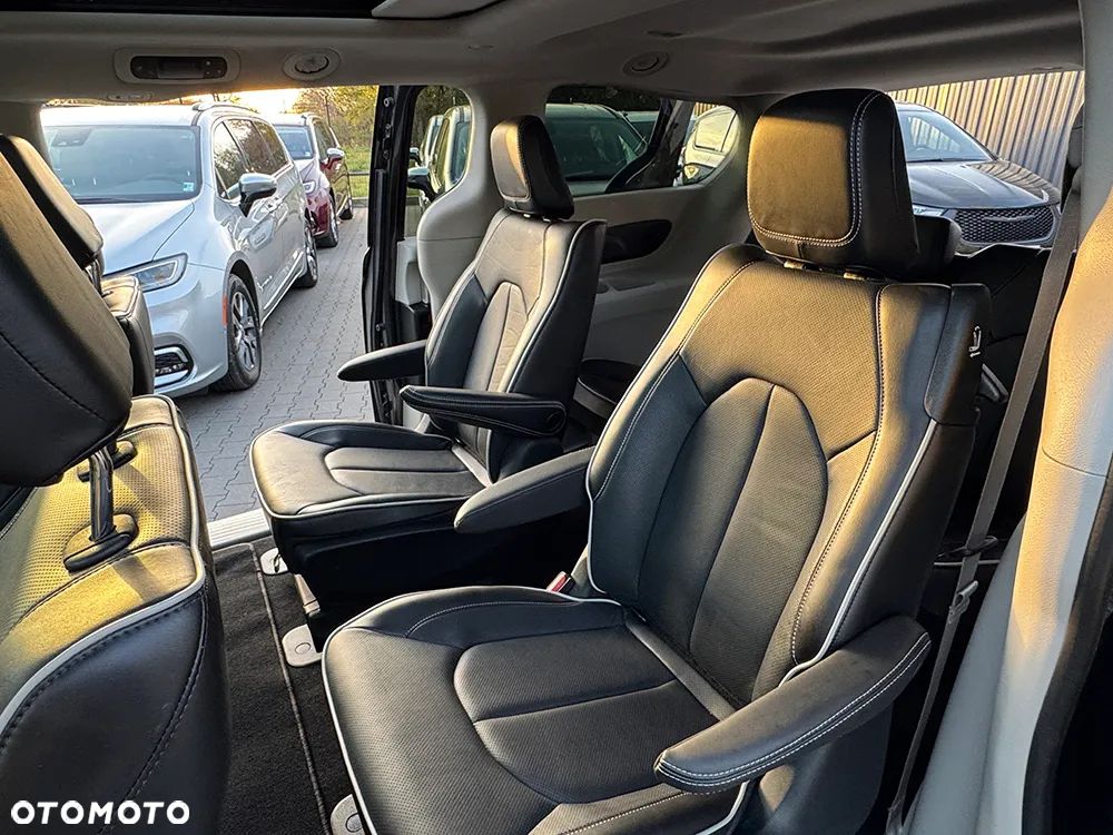 Chrysler Pacifica - 17