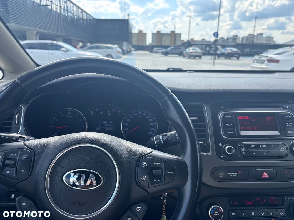 Kia Carens - 10