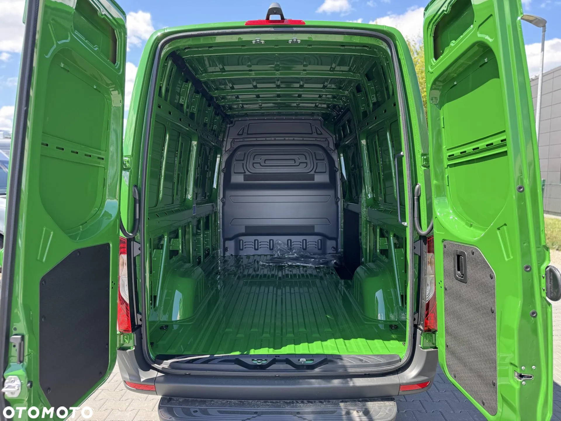 Mercedes-Benz Sprinter - 8
