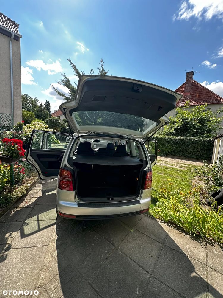 Volkswagen Touran 1.6 Conceptline - 3
