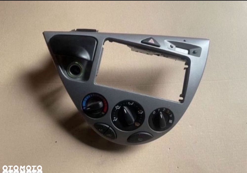 Panel nawiewu klimatyzacja Ford focus mk1 lift - 1