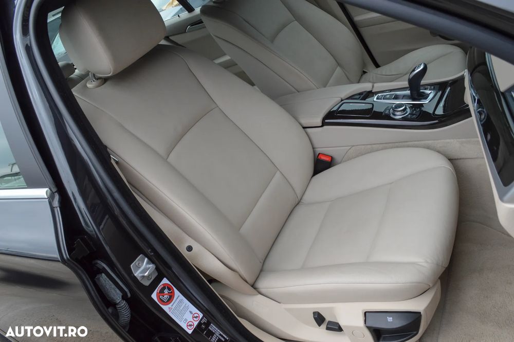 BMW Seria 5 520d Aut. Luxury Line - 29