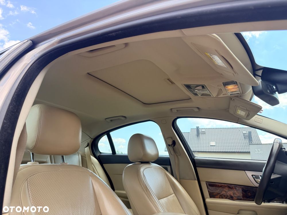 Jaguar XF 2.7 V6 Premium Luxury - 28
