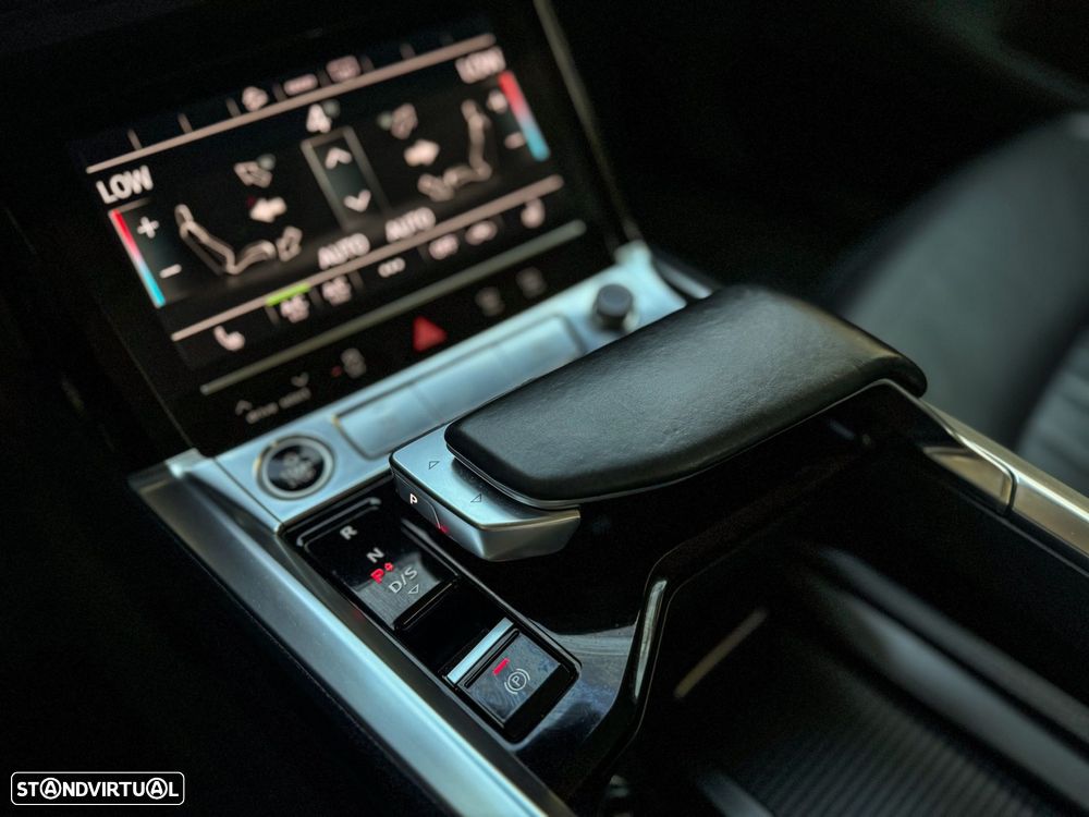 Audi e-tron 55 quattro Advanced - 36