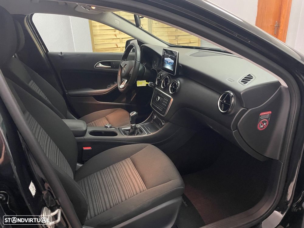 Mercedes-Benz A 180 d Activity Edition - 17