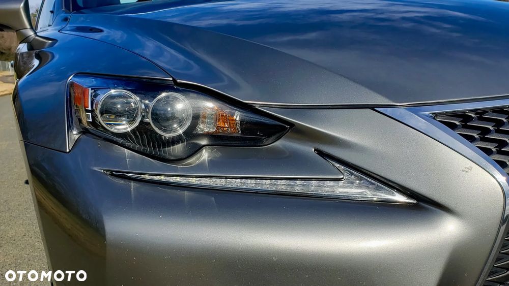 Lexus IS - 13