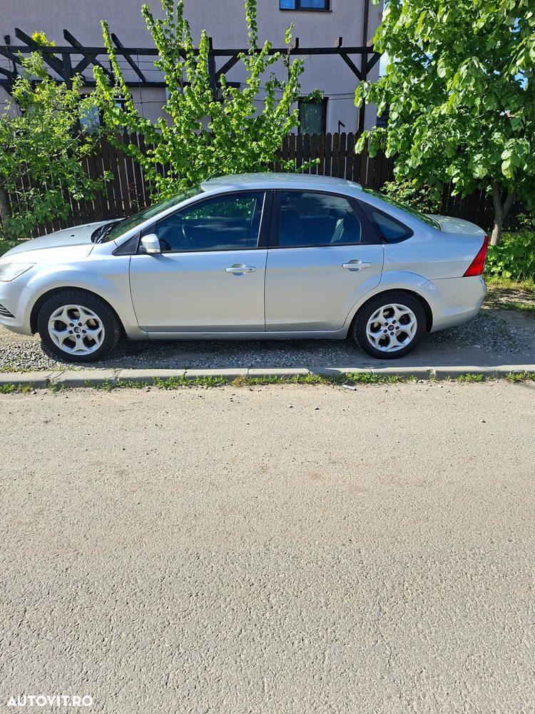 Ford Focus 1.6 Ambiente - 2