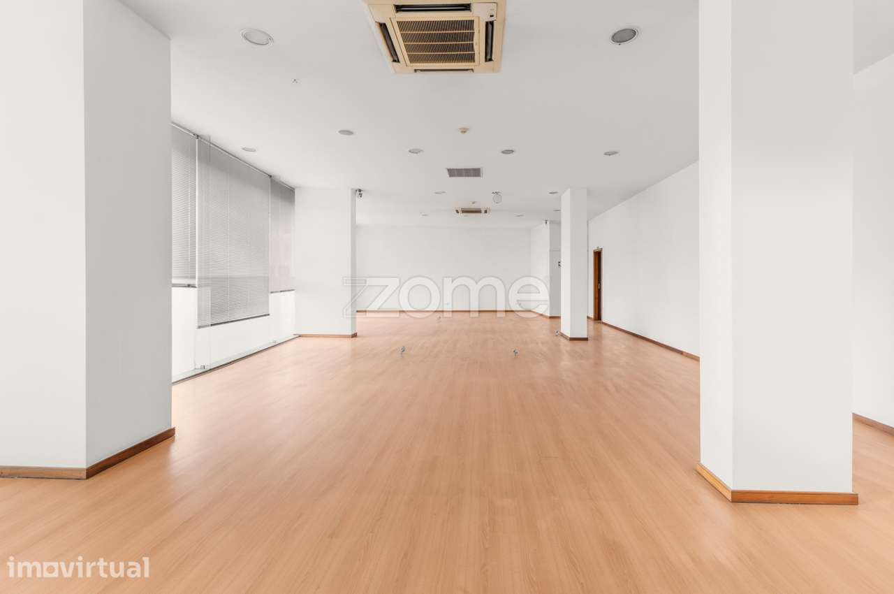 Loja Comercial com Excelente Montra e Localização em Valongo - Grande imagem: 3/16