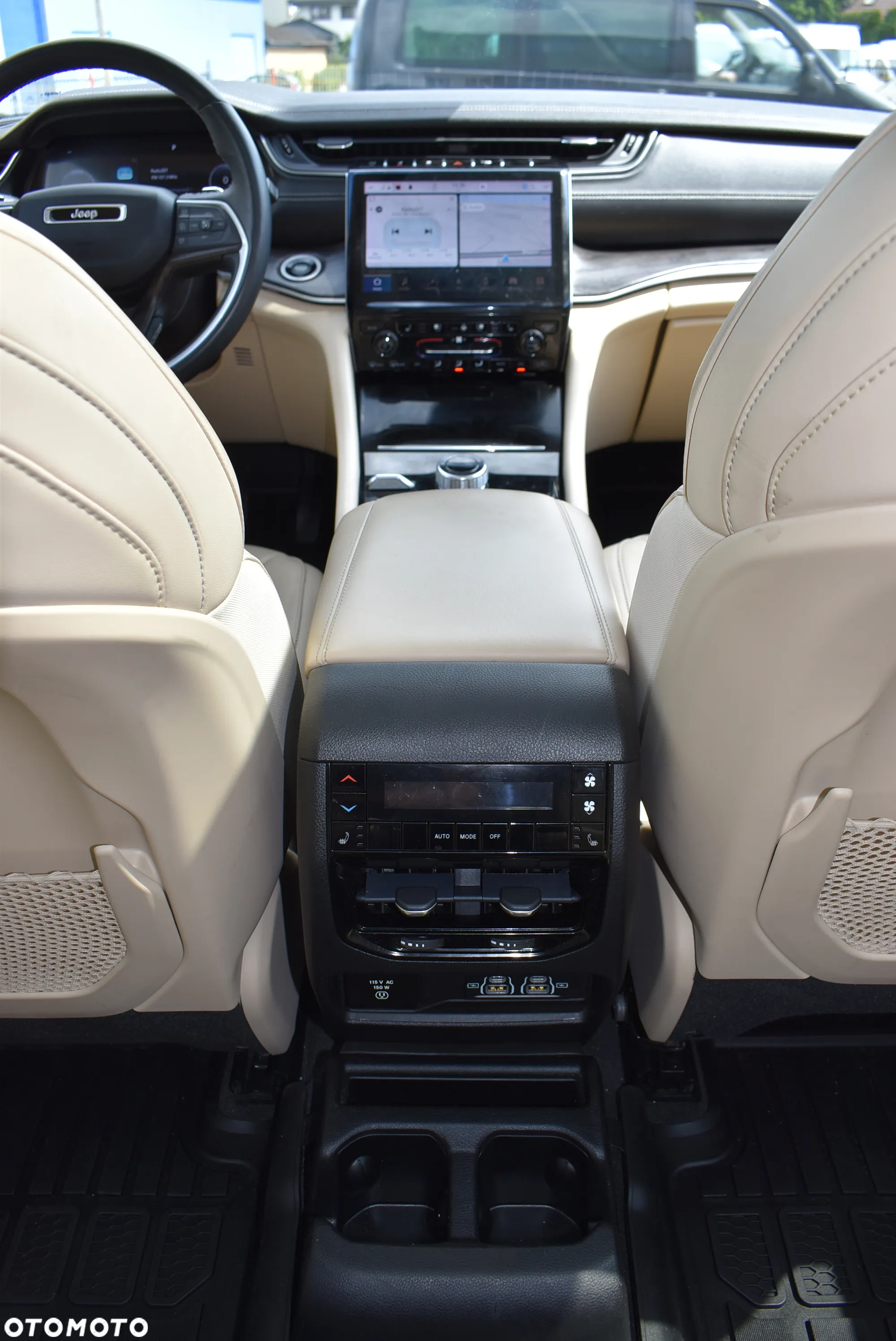Jeep Grand Cherokee - 38