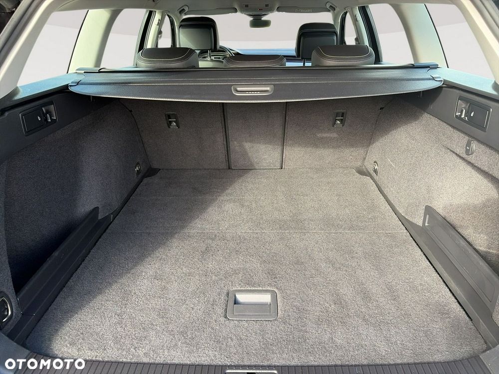 Volkswagen Passat - 25