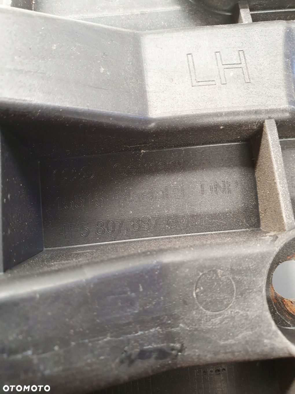 ŚLIZG ZDERZAKA LEWY TYŁ AUDI A6 C6 4F5807897B - 4