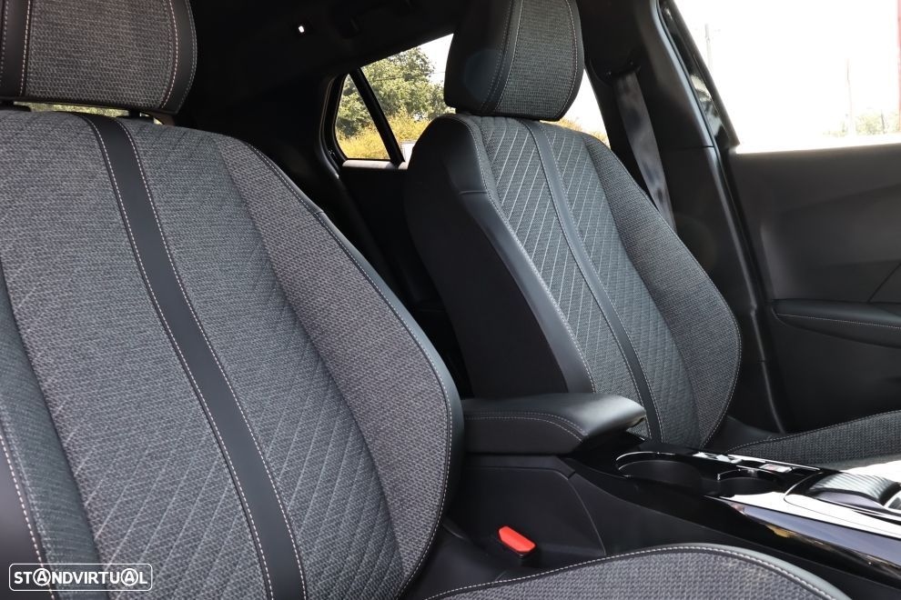 Peugeot 2008 1.2 Hybrid Allure e-DCS6 - 12