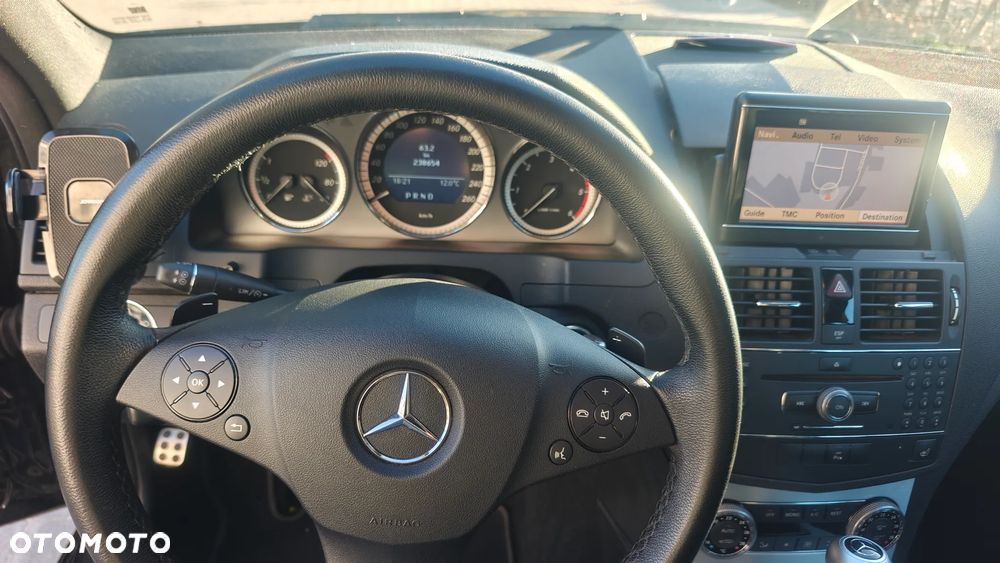 Mercedes-Benz Klasa C 320 CDI 7G-TRONIC Avantgarde - 33