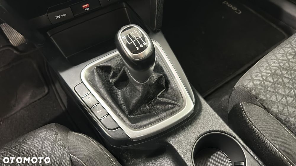 Kia Ceed 1.5 T-GDI M - 19