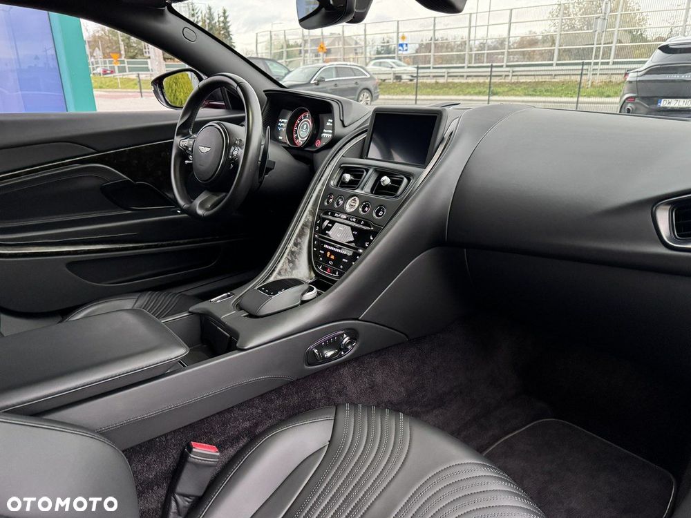 Aston Martin DB11 - 17