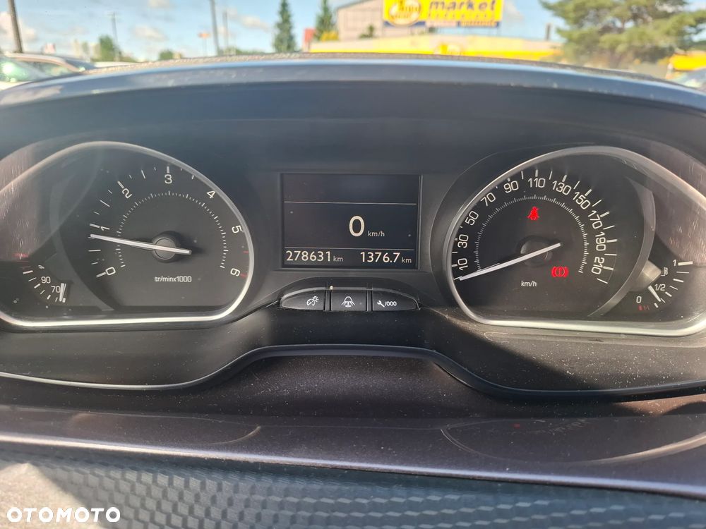 Peugeot 2008 1.6 e-HDi Style S&S - 16