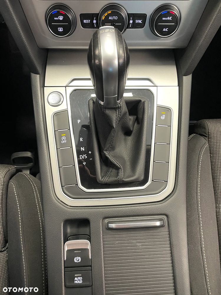 Volkswagen Passat - 10