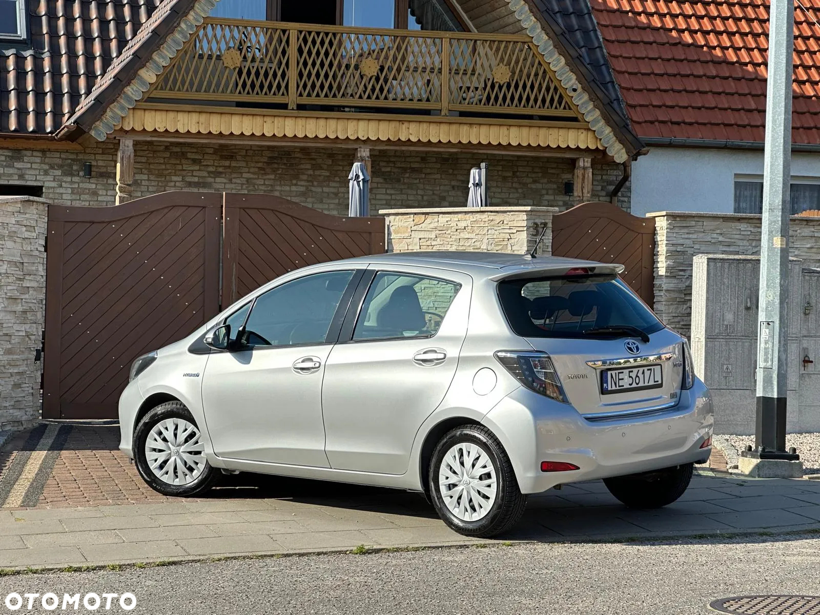 Toyota Yaris Hybrid 100 Business Edition - 2