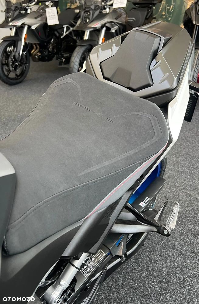 Suzuki GSX 1000 - 12